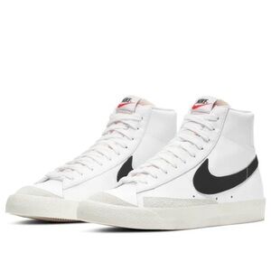 Nike Blazer vintage’77 white black womens size